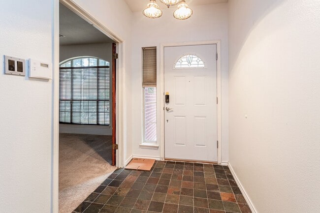 Building Photo - 1235 Blackthorn Dr