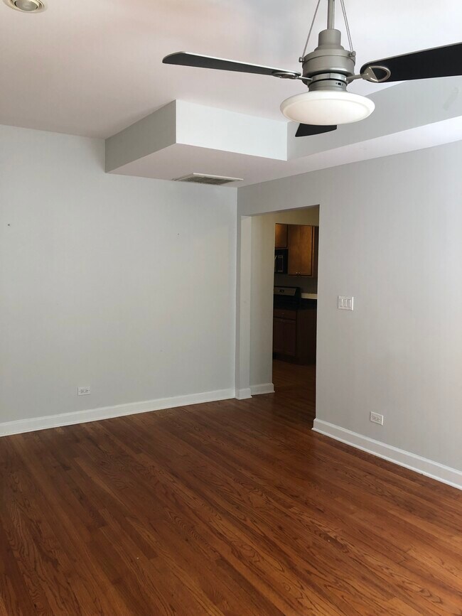 Building Photo - 4849 N Wolcott Ave