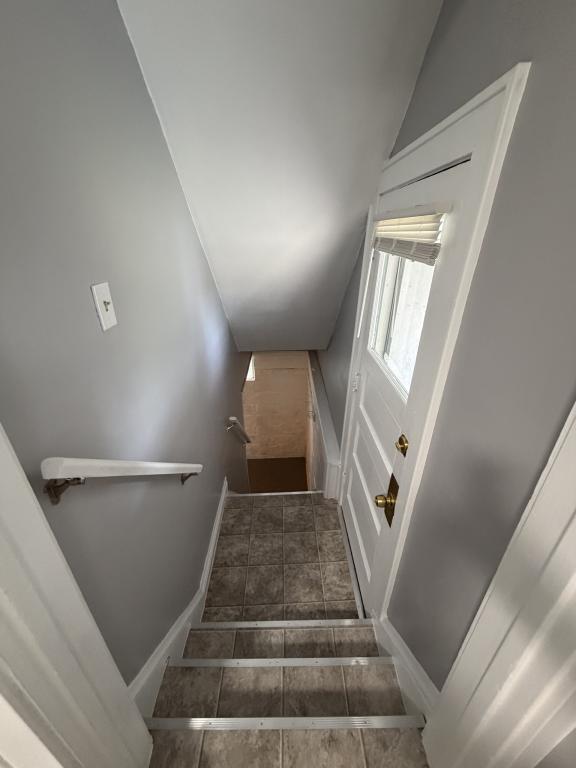 Building Photo - 52 Meadowbrook Ave
