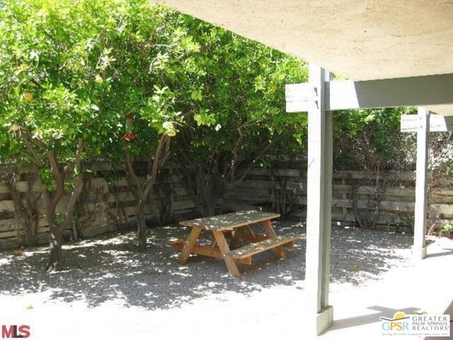 Building Photo - 587 N Saturmino Dr