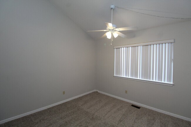 Building Photo - Brookside Townhome with Downstairs Bedroom, Updated Kitchen, and Access to Pool & Tennis