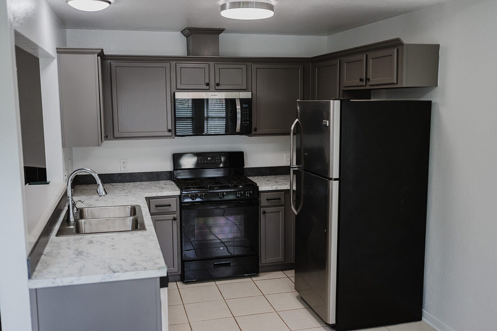 Building Photo - 810 Faircrest Dr