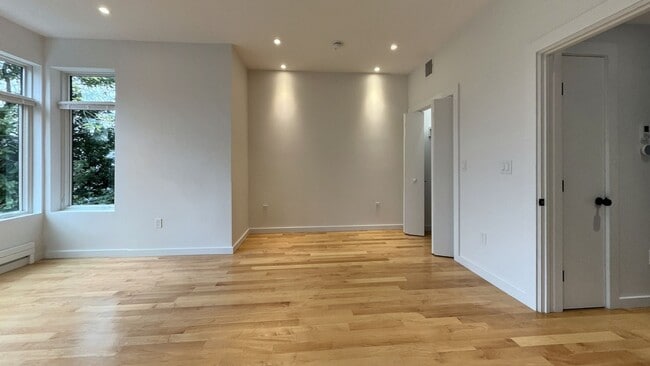 Building Photo - 55 Delle Ave