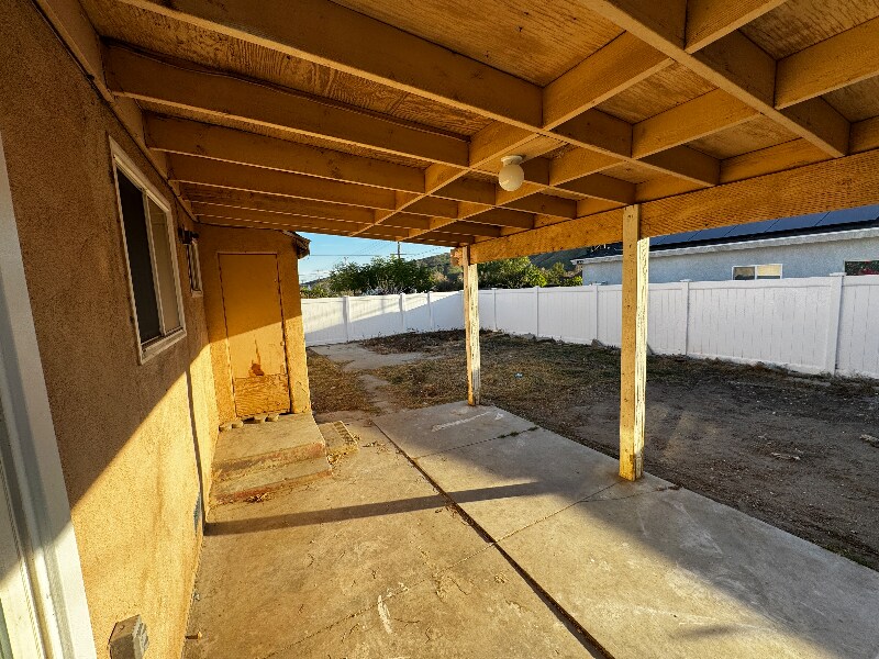 Building Photo - 1571 Sheridan Rd