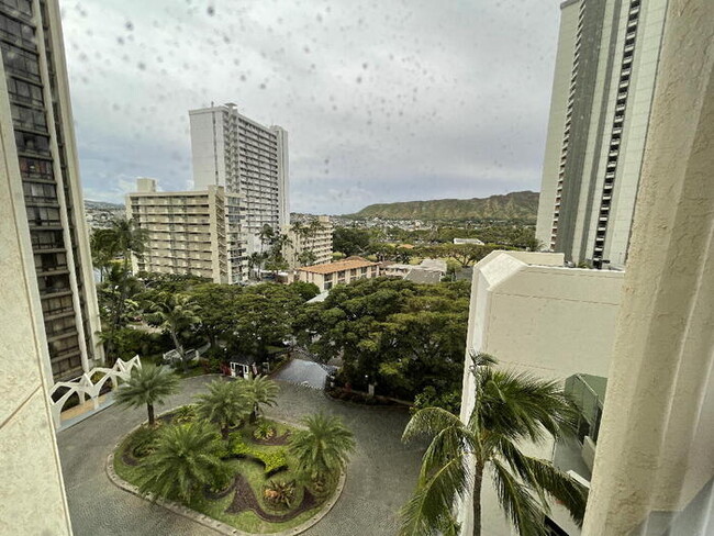 Building Photo - LILIUOKALANI GARDENS studio, Queen Tower, ...