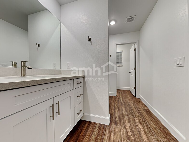 Building Photo - 9139 S Conquistador St
