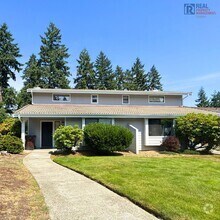 Building Photo - Updated 2 Bedroom 2 Bathroom Duplex in Fir...