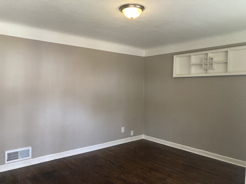 Building Photo - 5614 Gatesworth Ave