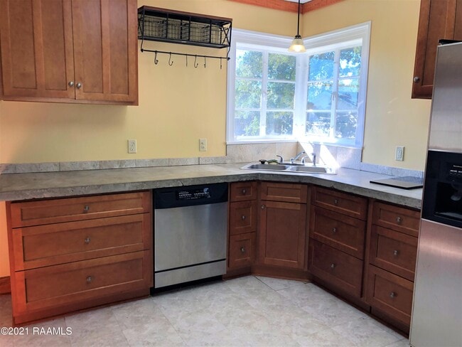 Building Photo - 505 St Camille St