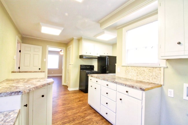 Building Photo - 303 N 43rd St
