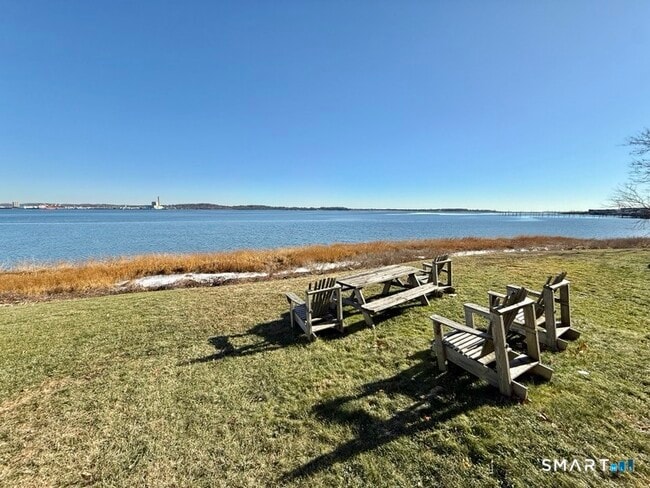 Building Photo - 3 Bayview Pl