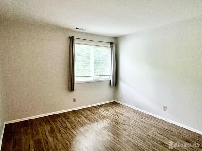 Building Photo - 2217 Sayre Dr