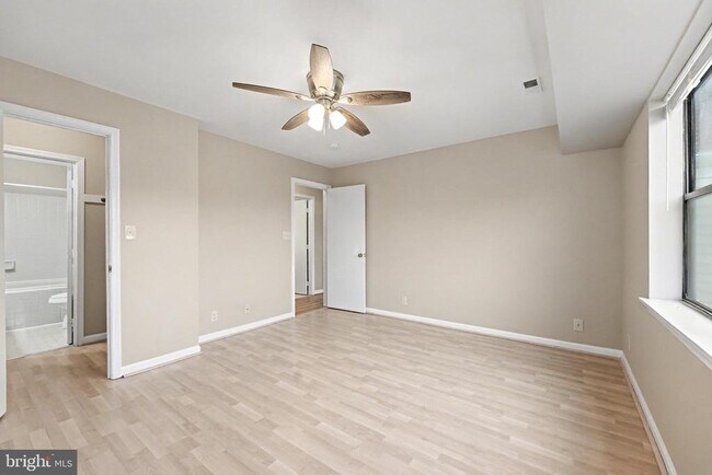 Building Photo - 102 Chesterfield Ln