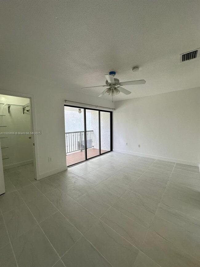 Building Photo - 1990 Brickell Ave