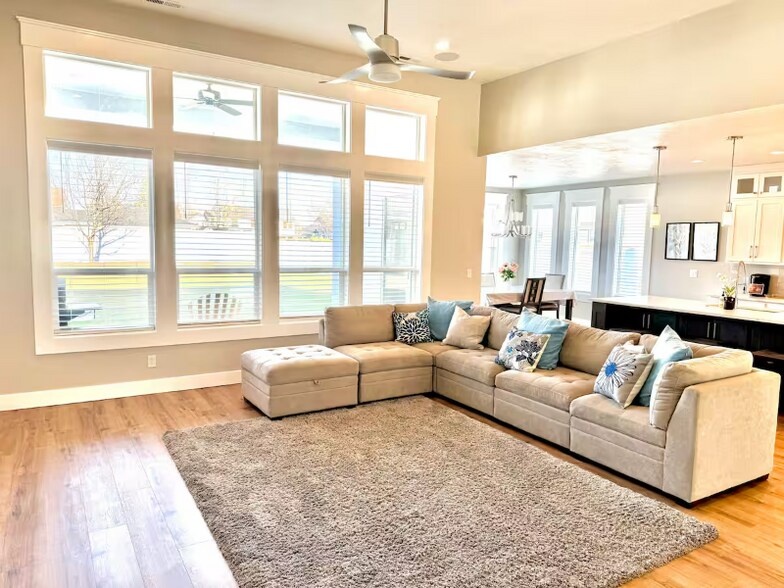 Building Photo - 12100 W Hollandale Dr