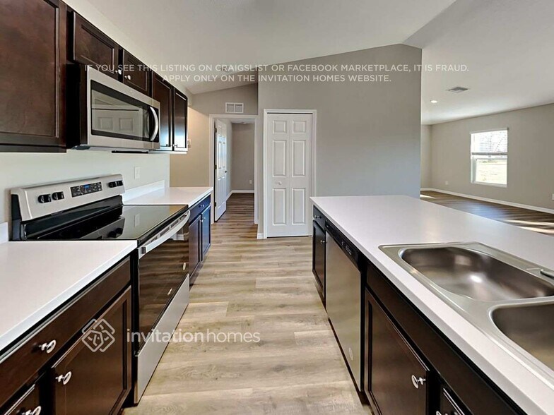 Building Photo - 25096 Estrada Cir
