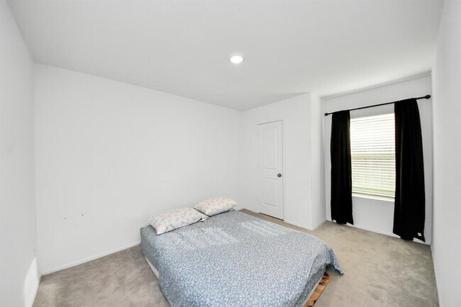 Building Photo - 7319 Clover Chase Dr