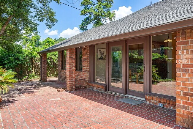 Building Photo - 5 Dorchester Ct