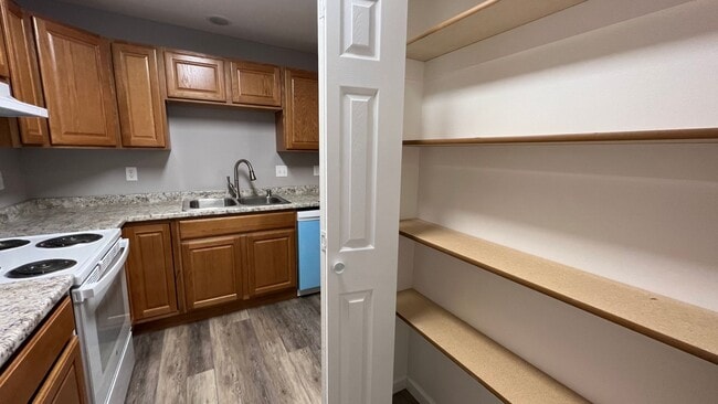 Building Photo - A charming ground floor apartment with (2)...