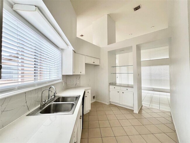 Building Photo - 10119 Reedwood Ln