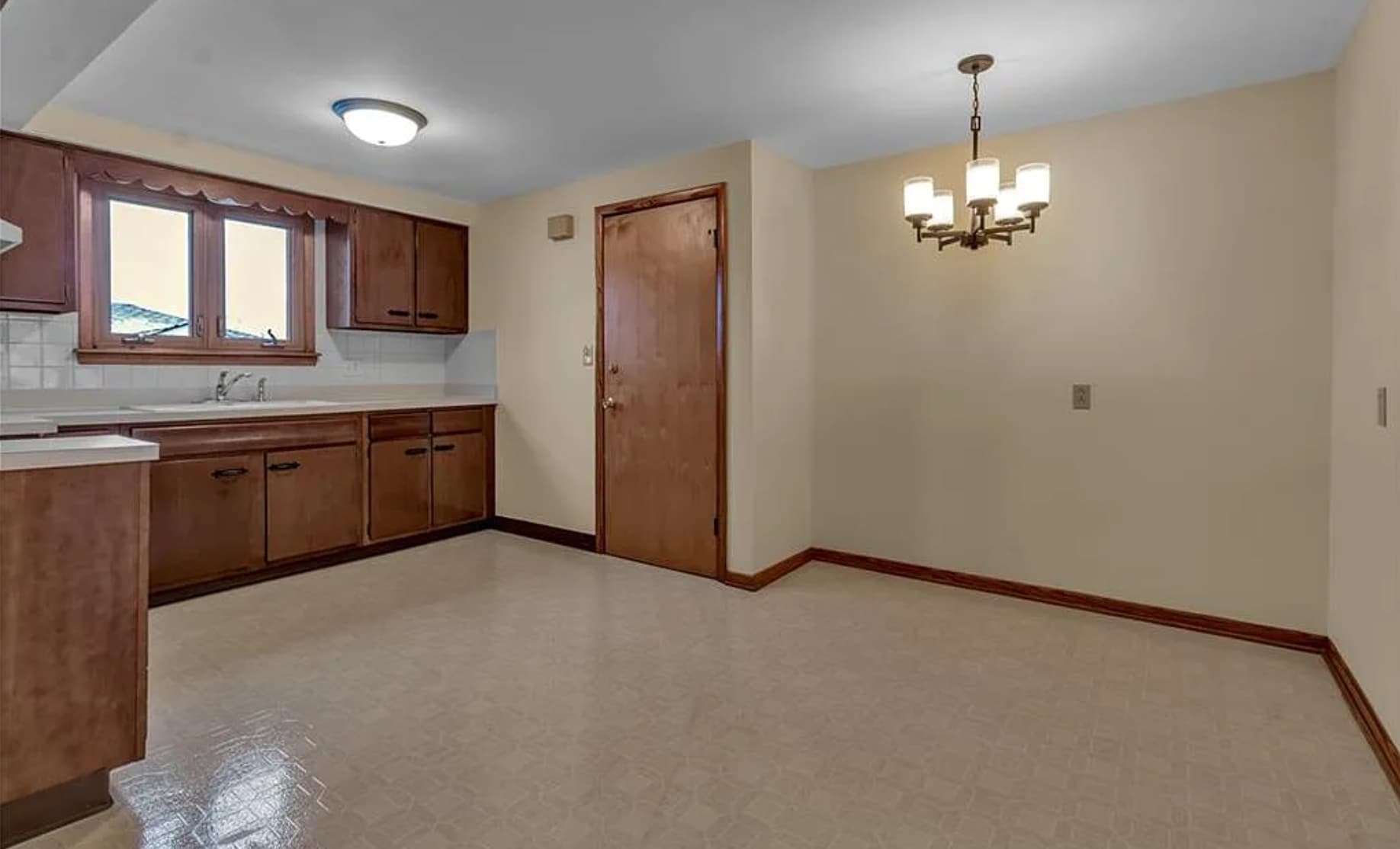 Building Photo - 33 Rosemead Ln