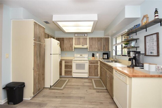 Building Photo - 18 Covington Ln