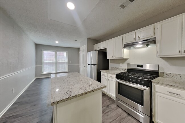 Building Photo - 18138 Garden Manor Dr