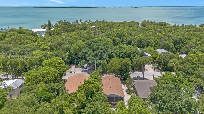 Building Photo - 139 N Bay Harbor Dr