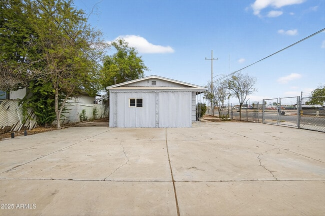 Building Photo - 1410 S 24th Ave