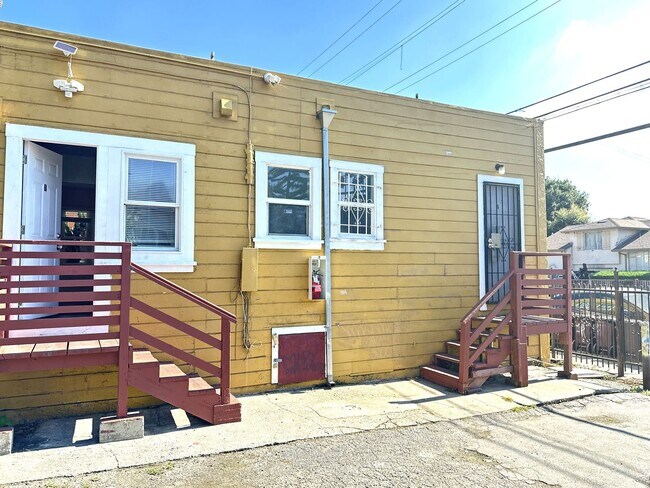 Building Photo - 2648 E 27th St