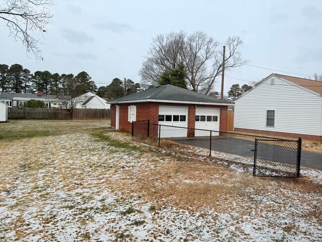 Building Photo - 8276 Franklin Ln