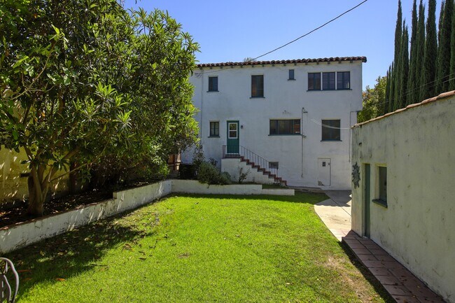 Building Photo - 1233 N Isabel St