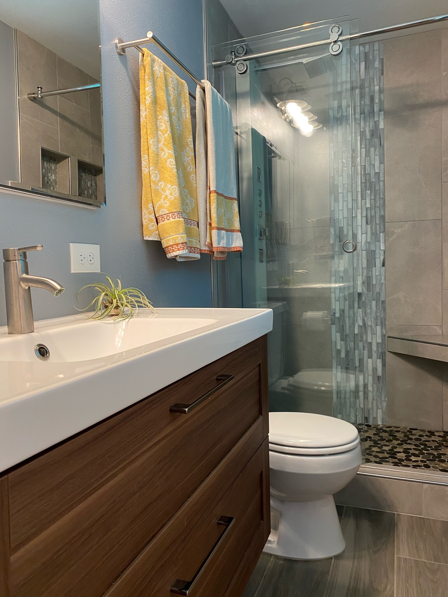 Master Bath - 9302 Fermi Ave