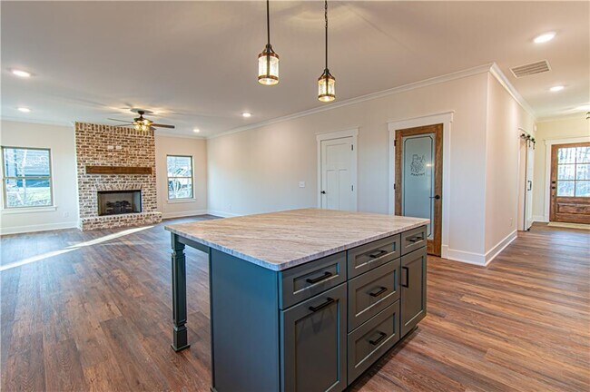 Building Photo - 386 Mulberry Cir