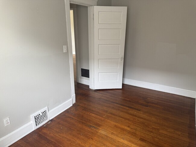 Building Photo - 3550 Seymour Ave