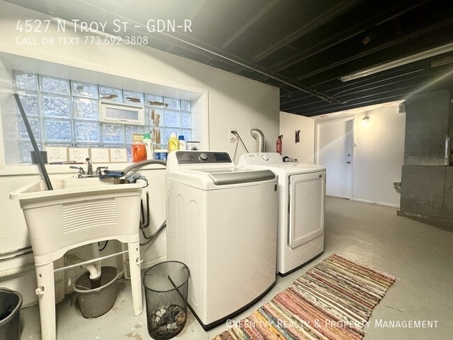 Building Photo - 4527 N Troy St