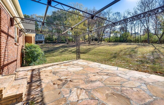 Building Photo - Fantastic renovated 5BE/4BA family home on beautiful oversized private Lot in the heart of Belle ...