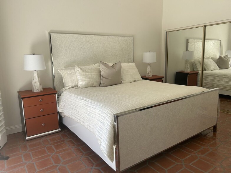 Building Photo - 22 Cll Escala