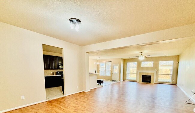 Building Photo - 9947 Valance Way