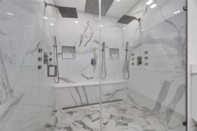 Building Photo - 5501 McKinley St