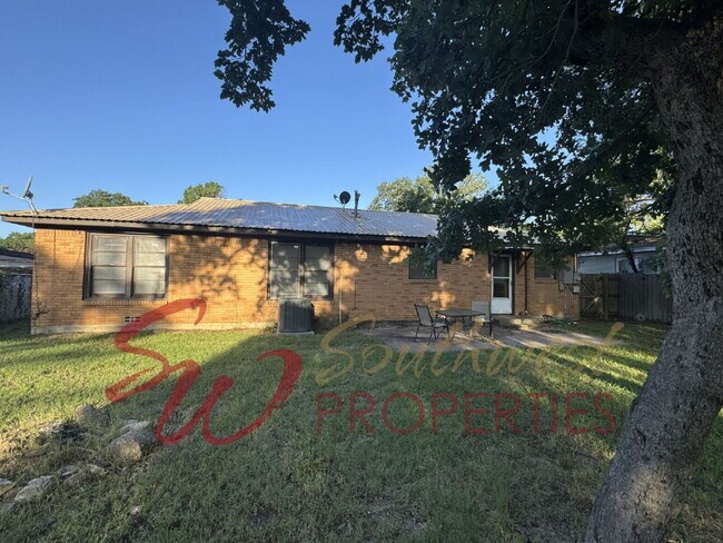 Building Photo - 4 bedroom 2 bath, great neighborhood! One block from TSU football field.