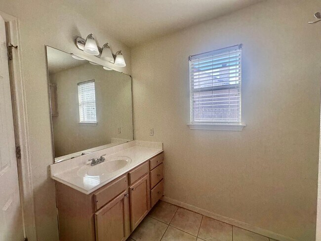 Building Photo - 113 Little Lake Rd