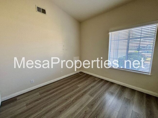 Building Photo - 2816 W Fairview Dr