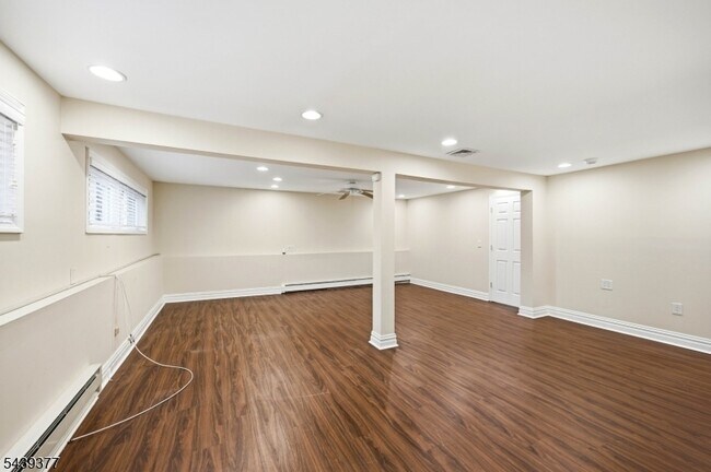 Building Photo - 47 Crossbrook Rd