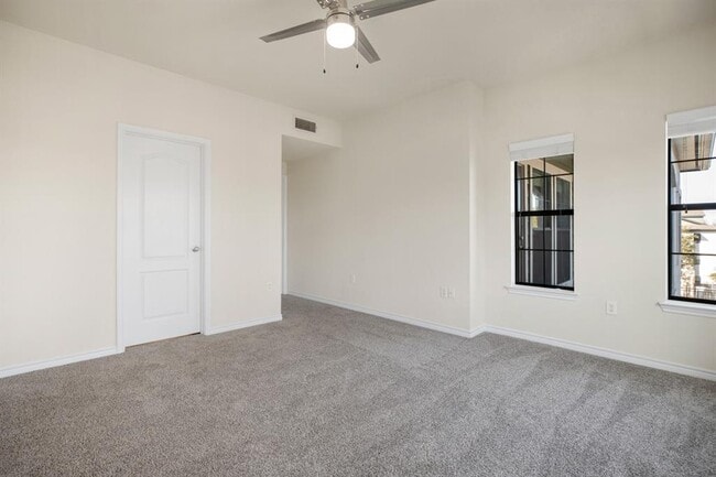 Building Photo - 501 E Stassney Ln