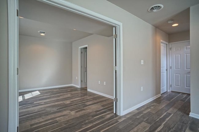 Building Photo - 15 Scarlet Oak Dr