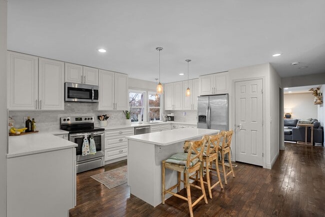 Building Photo - 12122 Royal Valley Dr