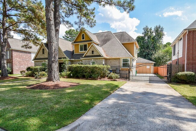 Building Photo - 8315 Mentmore Dr