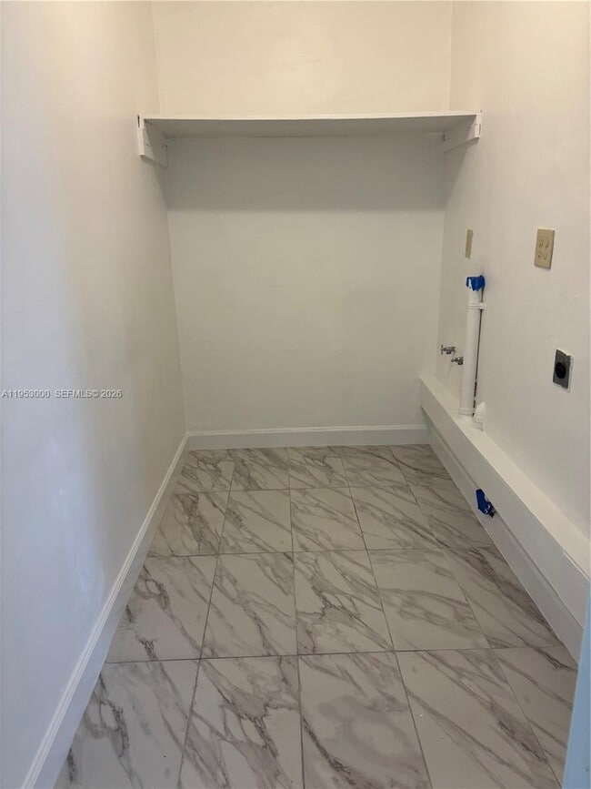 Building Photo - 3121 SW 2nd St