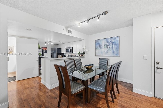 Building Photo - 520 SE 5 Ave